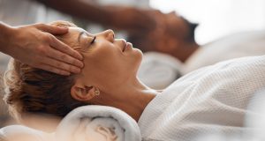 Kırıkkale Masaj Belgesi Nasıl Alınır. 0 (530) 304 98 98 Günümüzde stres ve yoğun yaşam temposu, insanların beden ve zihin sağlığı üzerinde olumsuz etkiler yaratıyor. Bu nedenle, masaj terapisi gibi rahatlama yöntemleri giderek daha fazla önem kazanıyor. Masajın faydalarını doğru bir şekilde sunabilmek ve bu alanda profesyonel hizmet verebilmek için gerekli olan en önemli adımlardan biri ise masaj belgesi almaktır. Peki, masaj belgesi nedir ve neden bu kadar önemlidir?